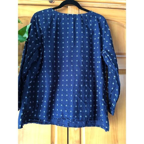 Talbots Navy Blue & White Embroidered Eyelet Tunic Top Size X - Picture 4 of 9
